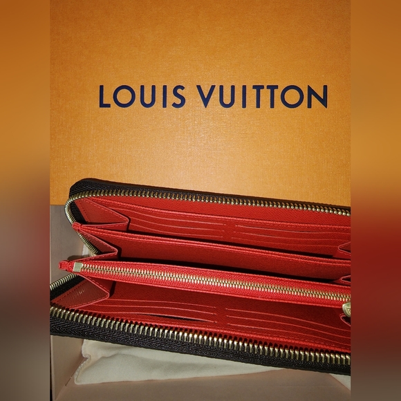 Louis Vuitton - Picture 4 of 6